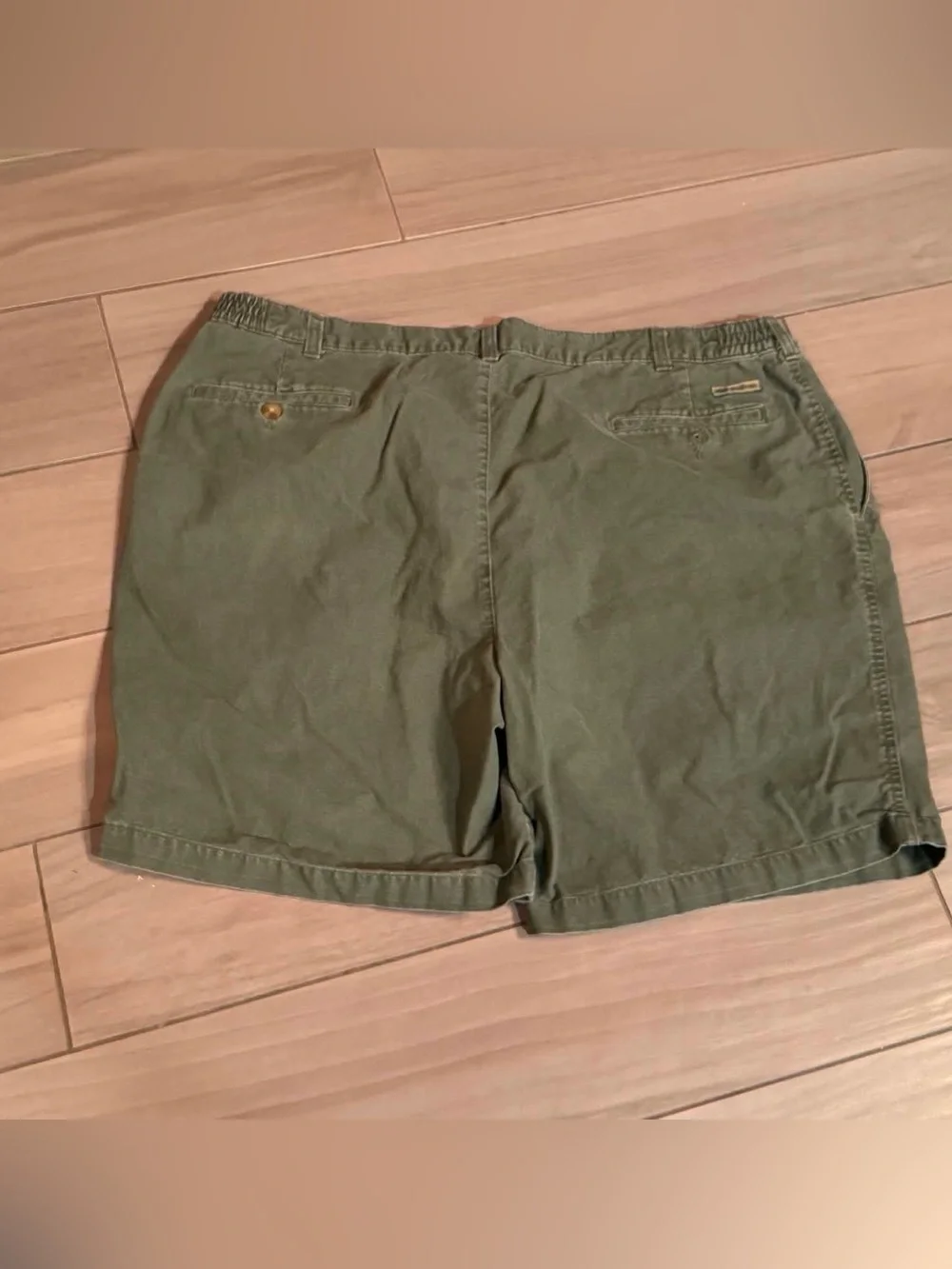 Savane Olive Green Flat-Front Men's Shorts size 40